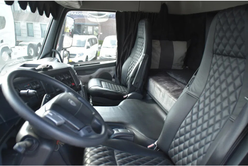 Volvo FM 380 4x2 - EURO 3 - 755 TKM - SPECIAL INTERIOR - LIVING - TV - DOUCHE - TOILET - ELEVATOR - GOOD CONDITION - - Caminhão furgão: foto 4 Volvo FM 380 4x2 - EURO 3 - 755 TKM - SPECIAL INTERIOR - LIVING - TV - DOUCHE - TOILET - ELEVATOR - GOOD CONDITION - - Caminhão furgão: foto 4