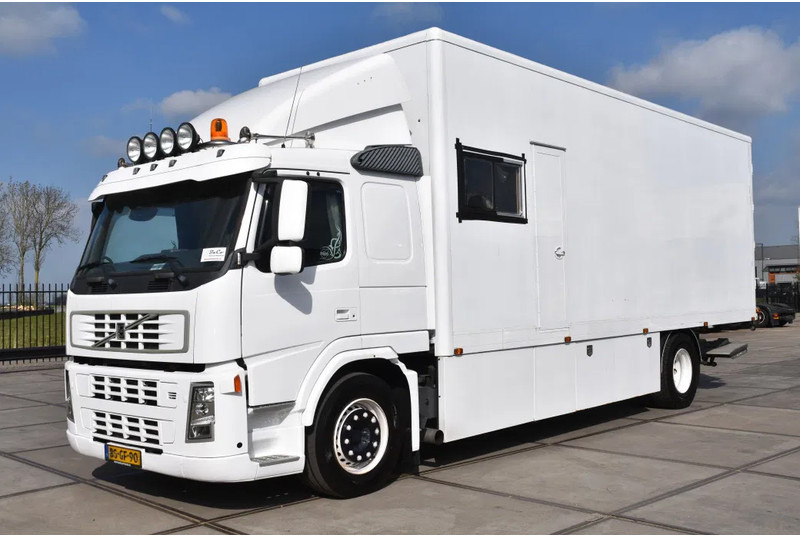 Volvo FM 380 4x2 - EURO 3 - 755 TKM - SPECIAL INTERIOR - LIVING - TV - DOUCHE - TOILET - ELEVATOR - GOOD CONDITION - - Caminhão furgão: foto 1 Volvo FM 380 4x2 - EURO 3 - 755 TKM - SPECIAL INTERIOR - LIVING - TV - DOUCHE - TOILET - ELEVATOR - GOOD CONDITION - - Caminhão furgão: foto 1