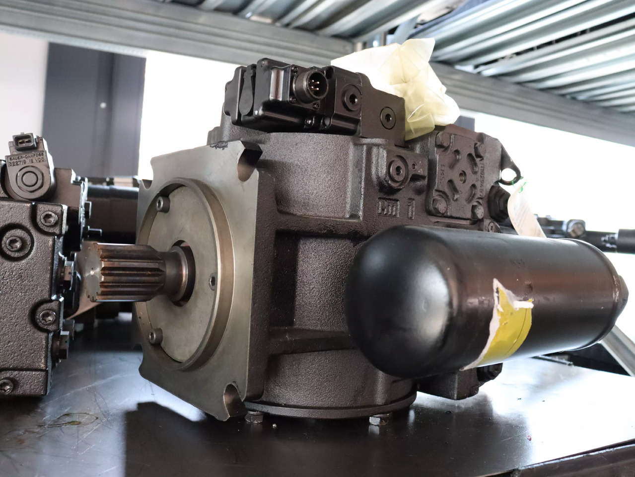 DANFOSS 90L130KPVBJ8ELRF4F03GBA424236 - Bomba hidráulica de Equipamento de movimentação: foto 1 DANFOSS 90L130KPVBJ8ELRF4F03GBA424236 - Bomba hidráulica de Equipamento de movimentação: foto 1