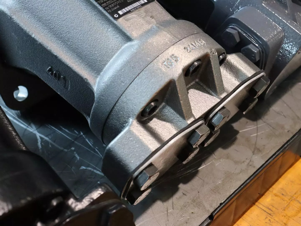 REXROTH A2FM107/61W-VZB010 - Motor hidráulico de Máquina de construção: foto 3 REXROTH A2FM107/61W-VZB010 - Motor hidráulico de Máquina de construção: foto 3