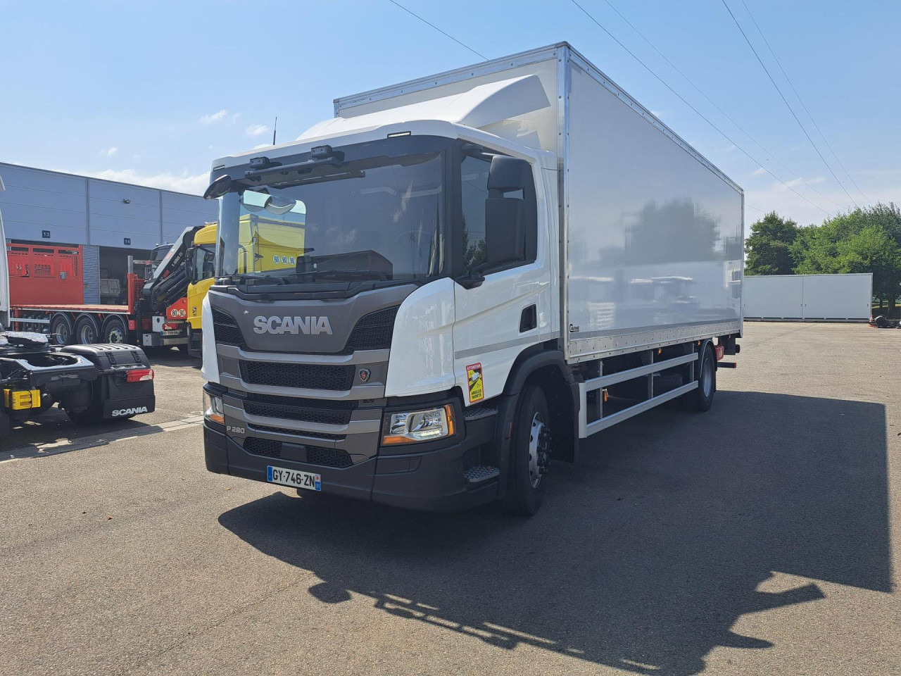 SCANIA SCANIA P280 4x2 Fourgon /Hayon 9L - Caminhão chassi: foto 1 SCANIA SCANIA P280 4x2 Fourgon /Hayon 9L - Caminhão chassi: foto 1