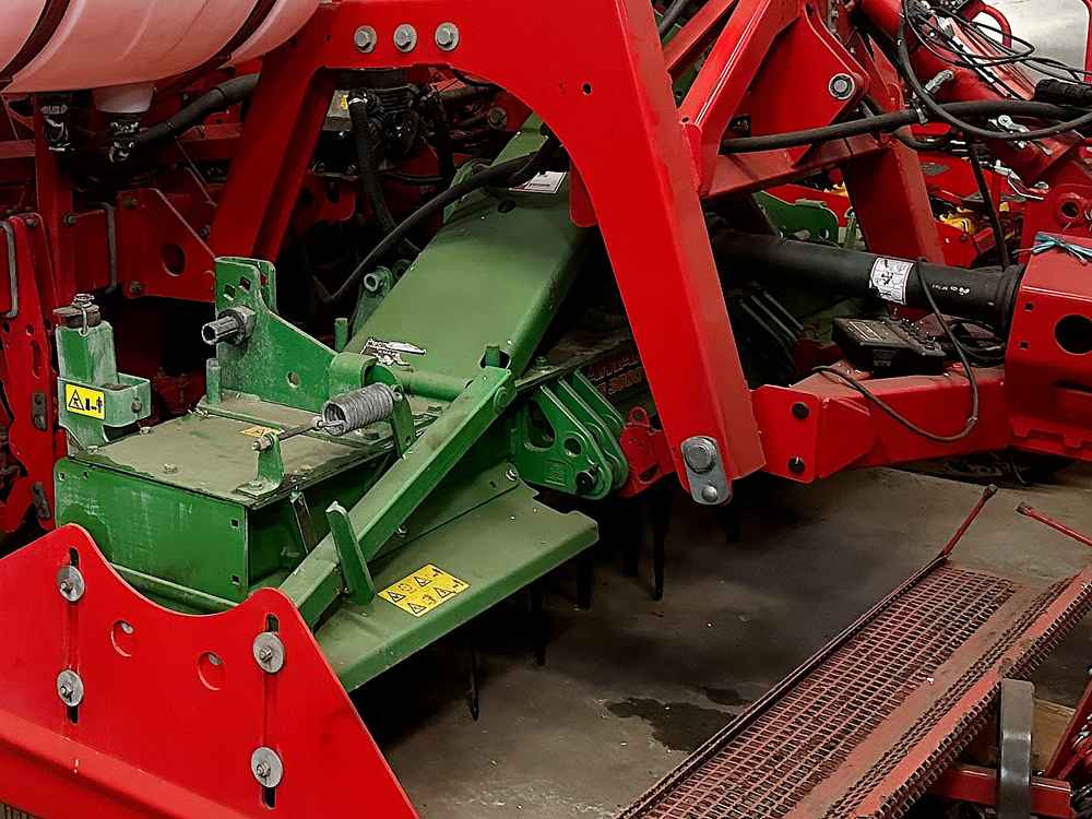 Amazone KG 3000 / AD 3000 - Colheitadeira: foto 1 Amazone KG 3000 / AD 3000 - Colheitadeira: foto 1