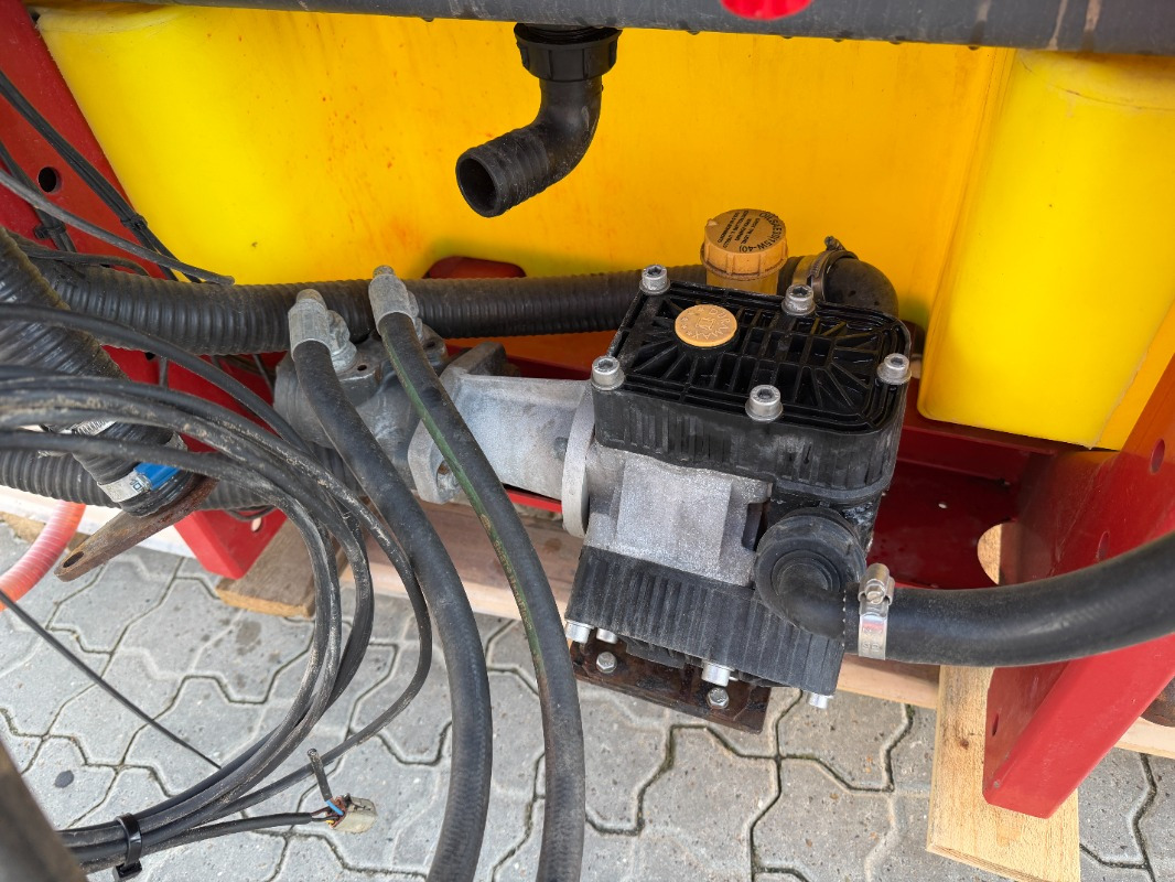 Tecnocar Tecnospra 1500 Fronttank - Colheitadeira: foto 4 Tecnocar Tecnospra 1500 Fronttank - Colheitadeira: foto 4