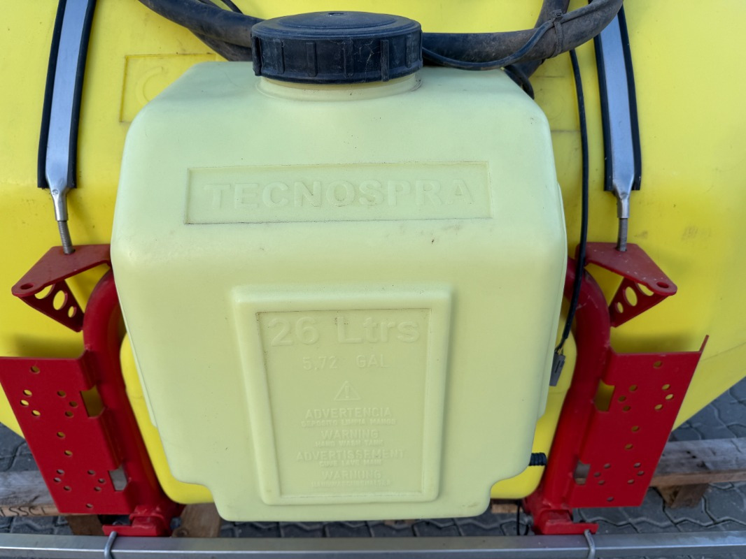 Tecnocar Tecnospra 1500 Fronttank - Colheitadeira: foto 3 Tecnocar Tecnospra 1500 Fronttank - Colheitadeira: foto 3
