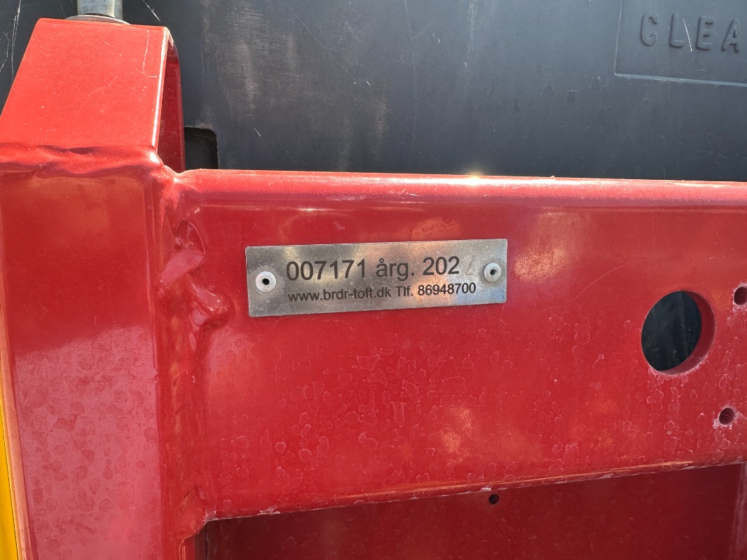 Tecnocar Tecnospra 1500 Fronttank - Colheitadeira: foto 2 Tecnocar Tecnospra 1500 Fronttank - Colheitadeira: foto 2