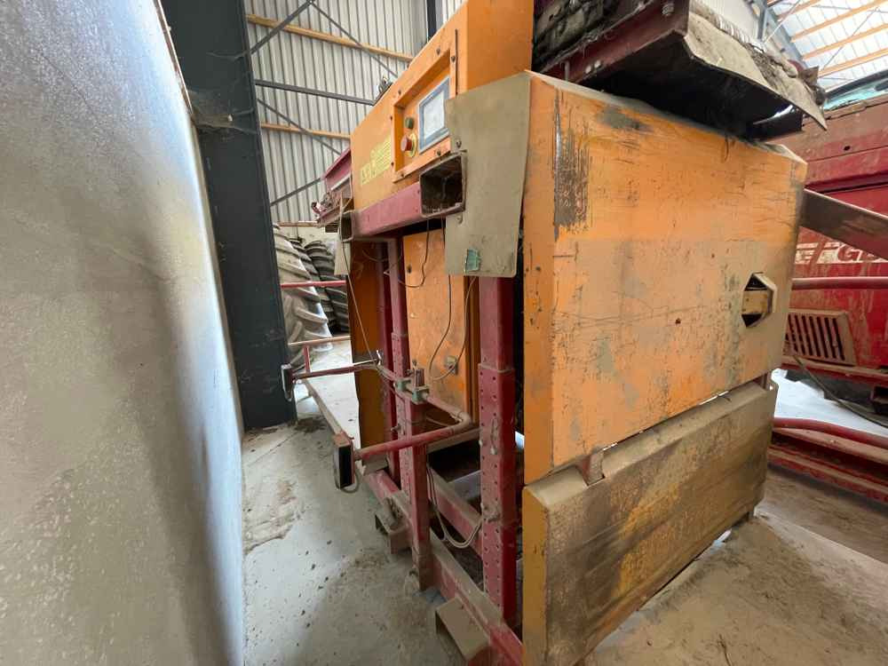 Miedema remplisseur de caisse - Equipamento para armazenagem: foto 2 Miedema remplisseur de caisse - Equipamento para armazenagem: foto 2