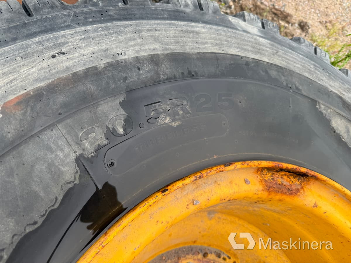 Bridgestone v steel snow 4 st entreprenad däck på fälg 20.5R25 - Roda completa de Máquina de construção: foto 4 Bridgestone v steel snow 4 st entreprenad däck på fälg 20.5R25 - Roda completa de Máquina de construção: foto 4