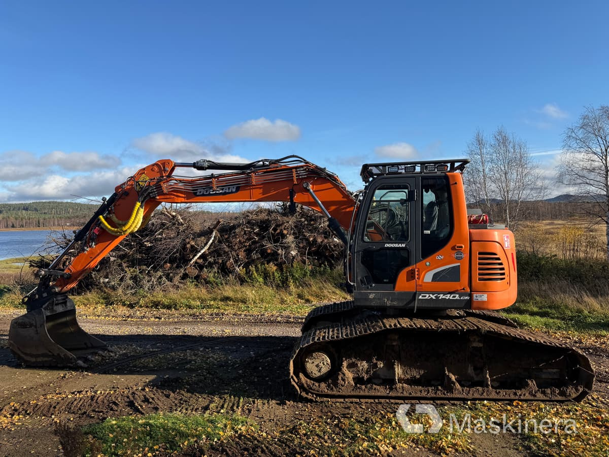 Grävmaskin Doosan DX140LCR-5 / Skördaraggregat 25RH - Escavadora de rastos: foto 2 Grävmaskin Doosan DX140LCR-5 / Skördaraggregat 25RH - Escavadora de rastos: foto 2