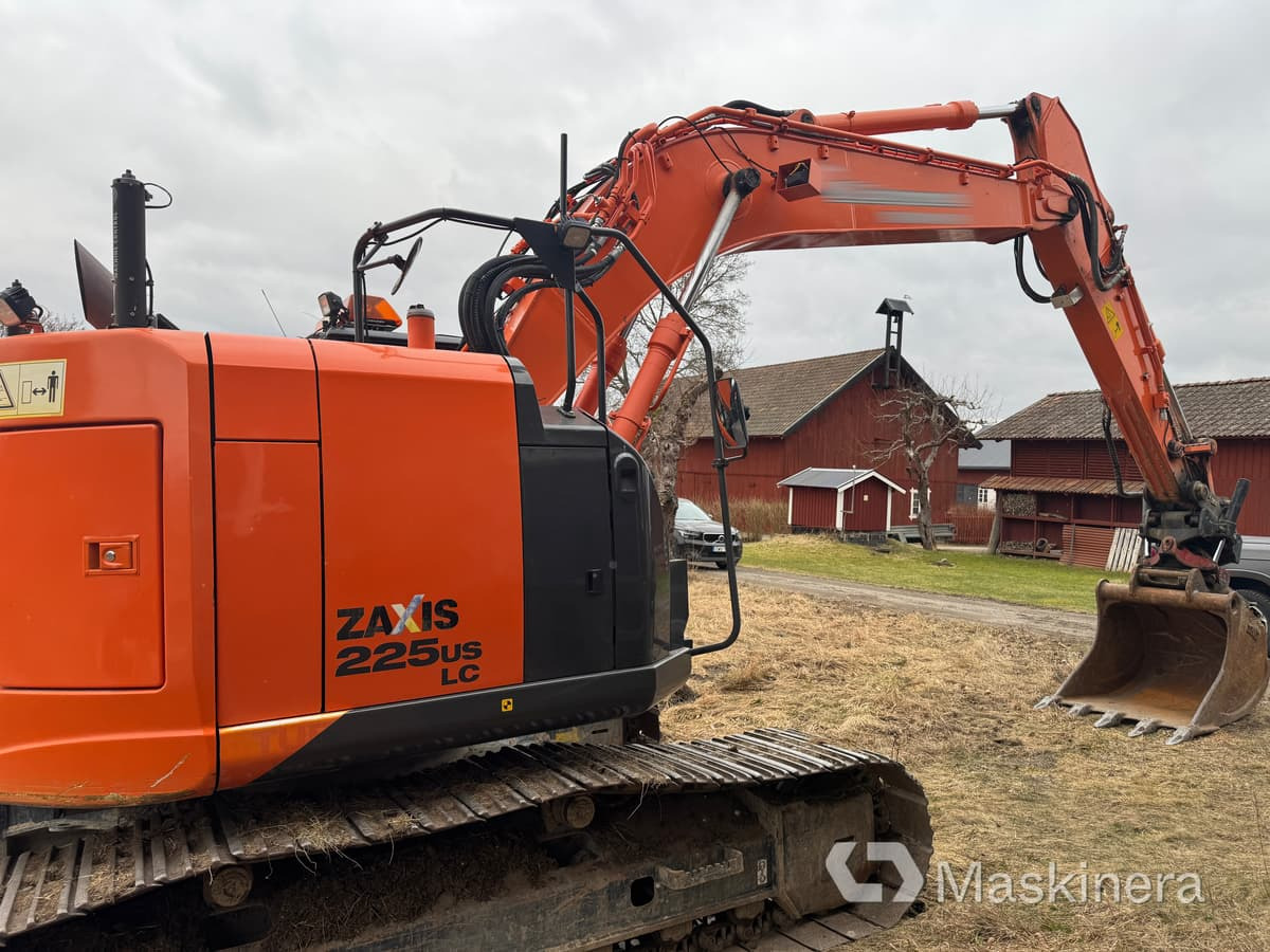 Grävmaskin Hitachi ZX225USLC-5B med redskap - Escavadora de rastos: foto 5 Grävmaskin Hitachi ZX225USLC-5B med redskap - Escavadora de rastos: foto 5