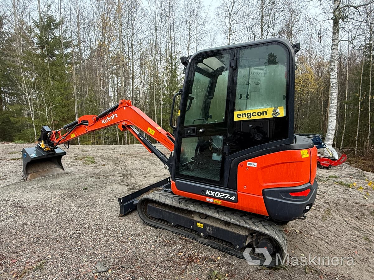 Grävmaskin Kubota KX027-4 med flera redskap - Escavadora de rastos: foto 3 Grävmaskin Kubota KX027-4 med flera redskap - Escavadora de rastos: foto 3