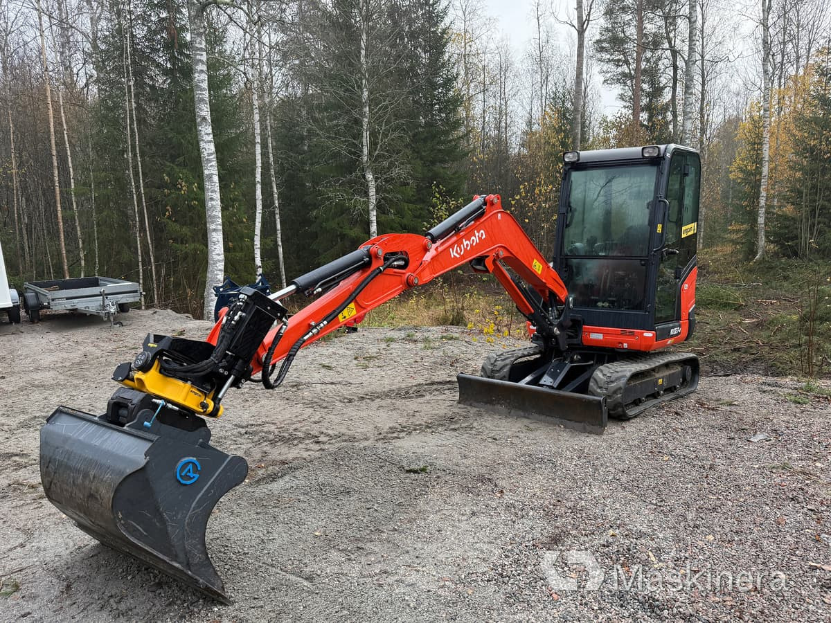 Grävmaskin Kubota KX027-4 med flera redskap - Escavadora de rastos: foto 1 Grävmaskin Kubota KX027-4 med flera redskap - Escavadora de rastos: foto 1