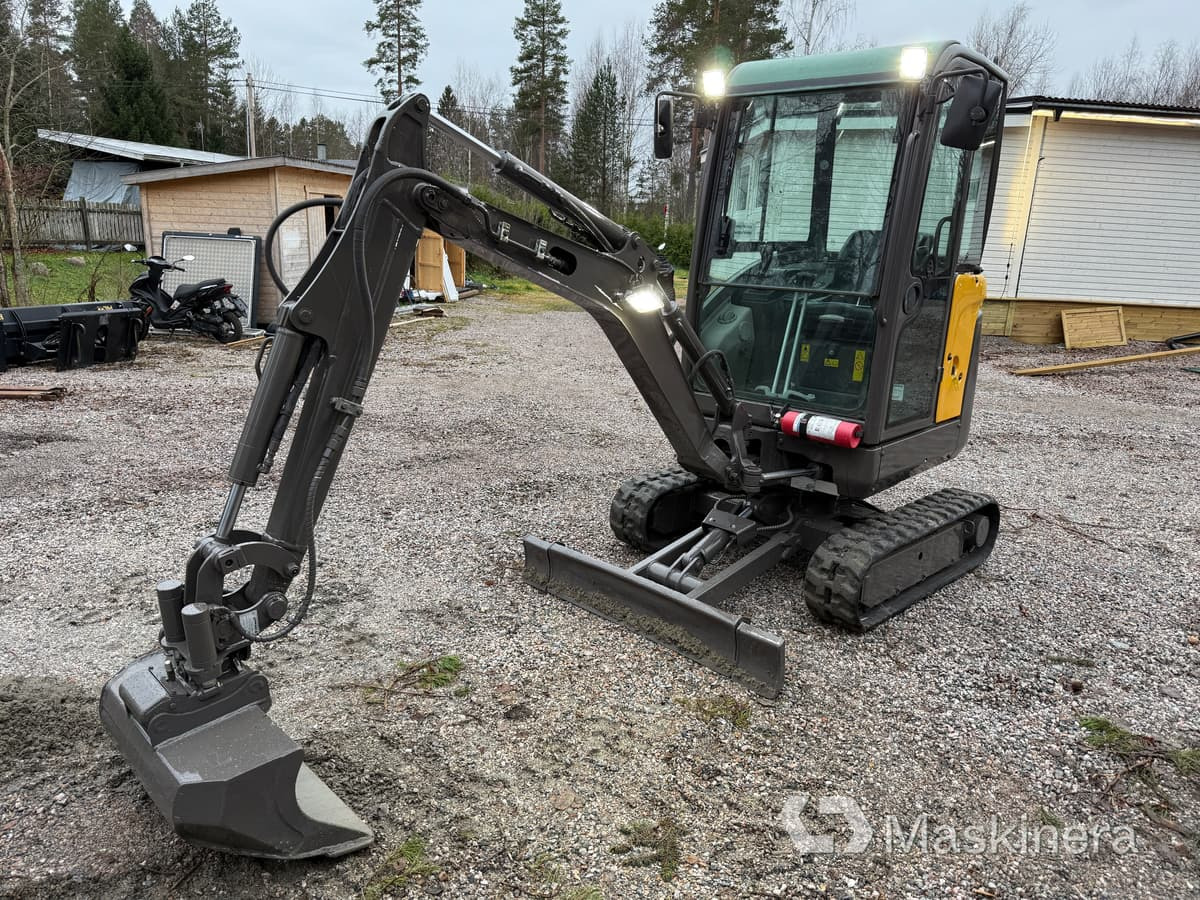 Grävmaskin Volvo EC18C med redskap - Escavadora de rastos: foto 1 Grävmaskin Volvo EC18C med redskap - Escavadora de rastos: foto 1