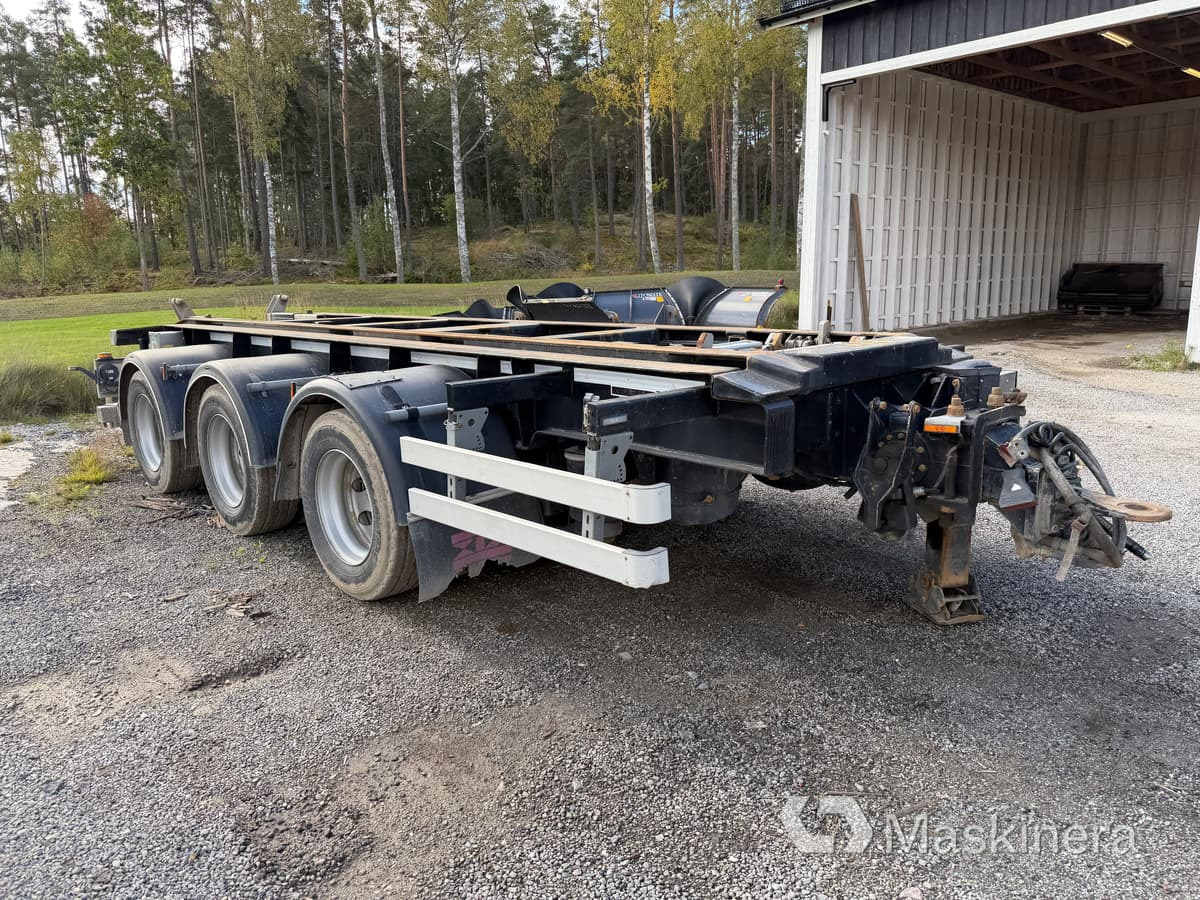 Lastväxlarkärra 3-axlad med tipp CMT Chojnice PT 12-20 - Reboque ampliroll/ Multibenne: foto 3 Lastväxlarkärra 3-axlad med tipp CMT Chojnice PT 12-20 - Reboque ampliroll/ Multibenne: foto 3