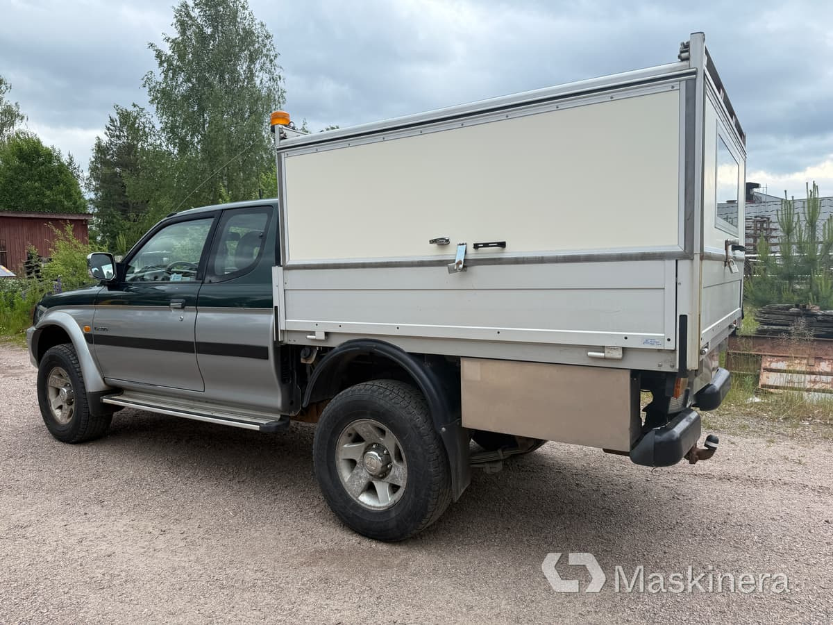 Pickup med skåp Mitsubishi L200 Club Cab 2.5 4x4 - Furgão compacto: foto 3 Pickup med skåp Mitsubishi L200 Club Cab 2.5 4x4 - Furgão compacto: foto 3