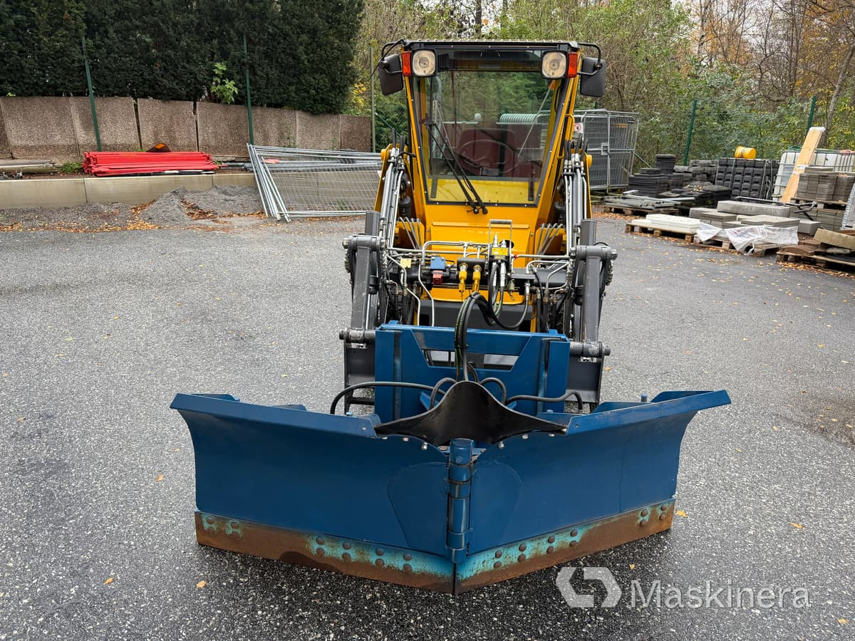 Redskapsbärare Wille 345 med snöutrustning - Veículo limpa-neves: foto 2 Redskapsbärare Wille 345 med snöutrustning - Veículo limpa-neves: foto 2