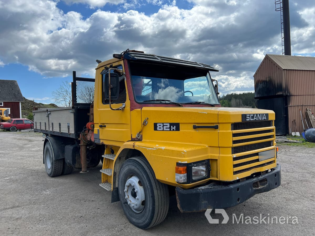 Scania T82HL4X2LS46KK Kran / tippbil Scania 82H - Caminhão basculante, Caminhão grua: foto 3 Scania T82HL4X2LS46KK Kran / tippbil Scania 82H - Caminhão basculante, Caminhão grua: foto 3