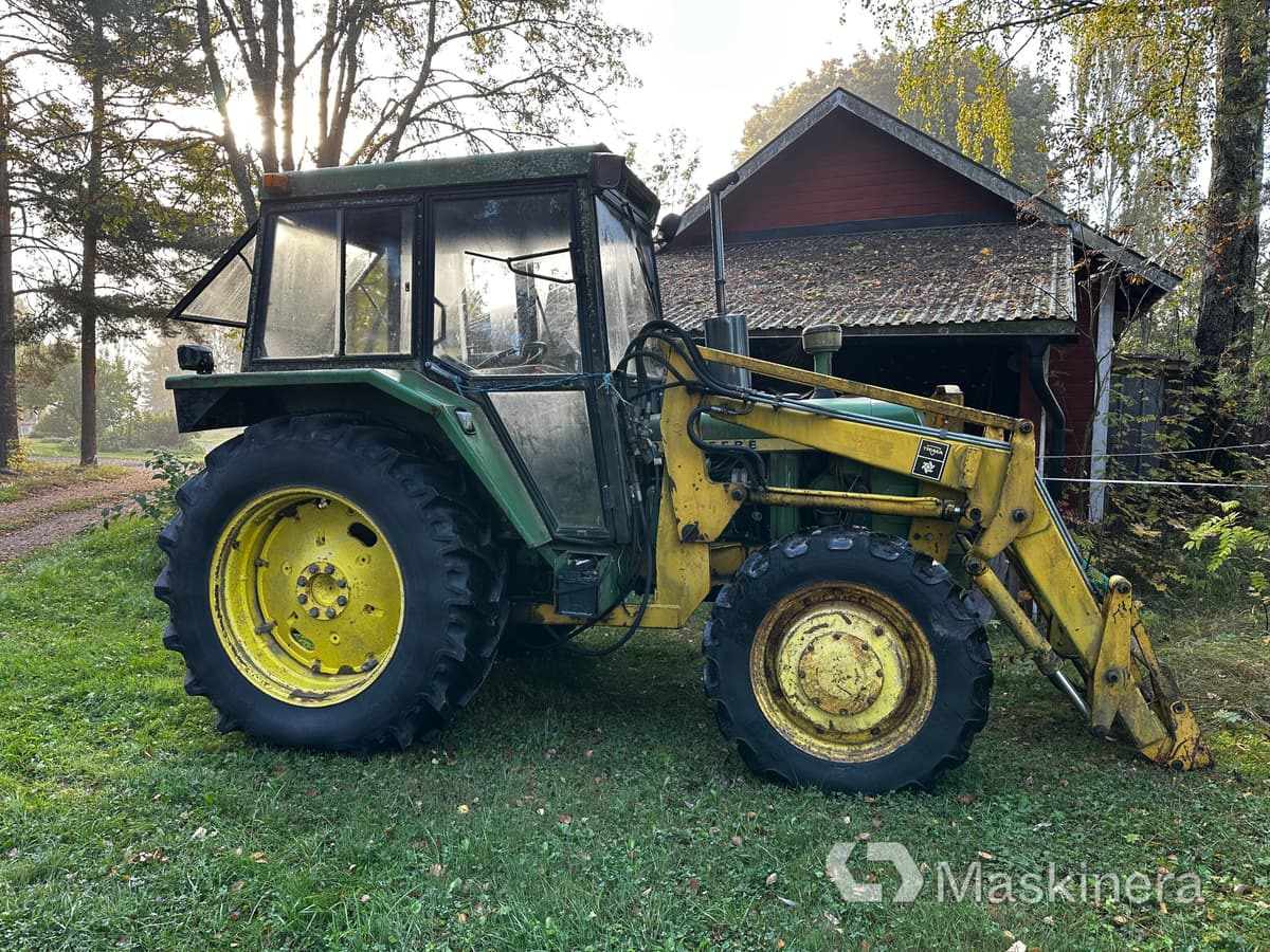 Traktor John Deere 2130 (Rep.objekt) - Trator: foto 2 Traktor John Deere 2130 (Rep.objekt) - Trator: foto 2