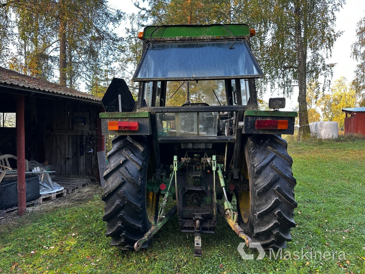 Traktor John Deere 2130 (Rep.objekt) - Trator: foto 3 Traktor John Deere 2130 (Rep.objekt) - Trator: foto 3
