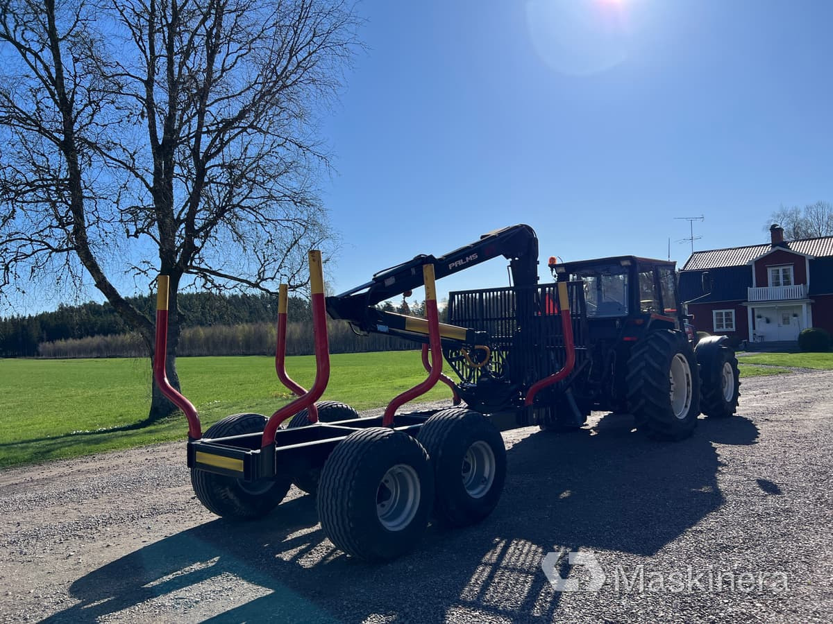 Valmet 805 / Palms 675 Traktor Valmet 805 med Skogsvagn Palms 675 - Trator: foto 5 Valmet 805 / Palms 675 Traktor Valmet 805 med Skogsvagn Palms 675 - Trator: foto 5