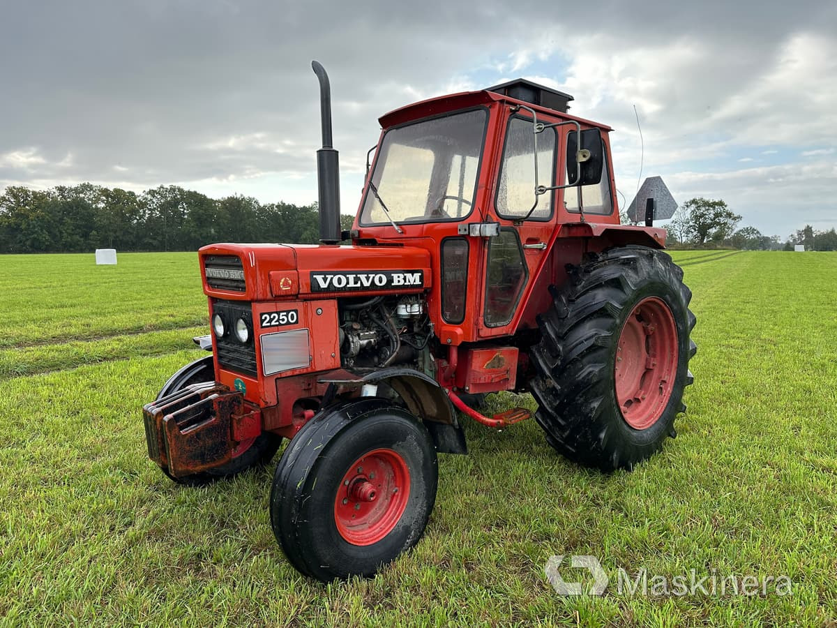 Volvo BM 2250 Traktor Volvo BM 2250 - Trator: foto 1 Volvo BM 2250 Traktor Volvo BM 2250 - Trator: foto 1