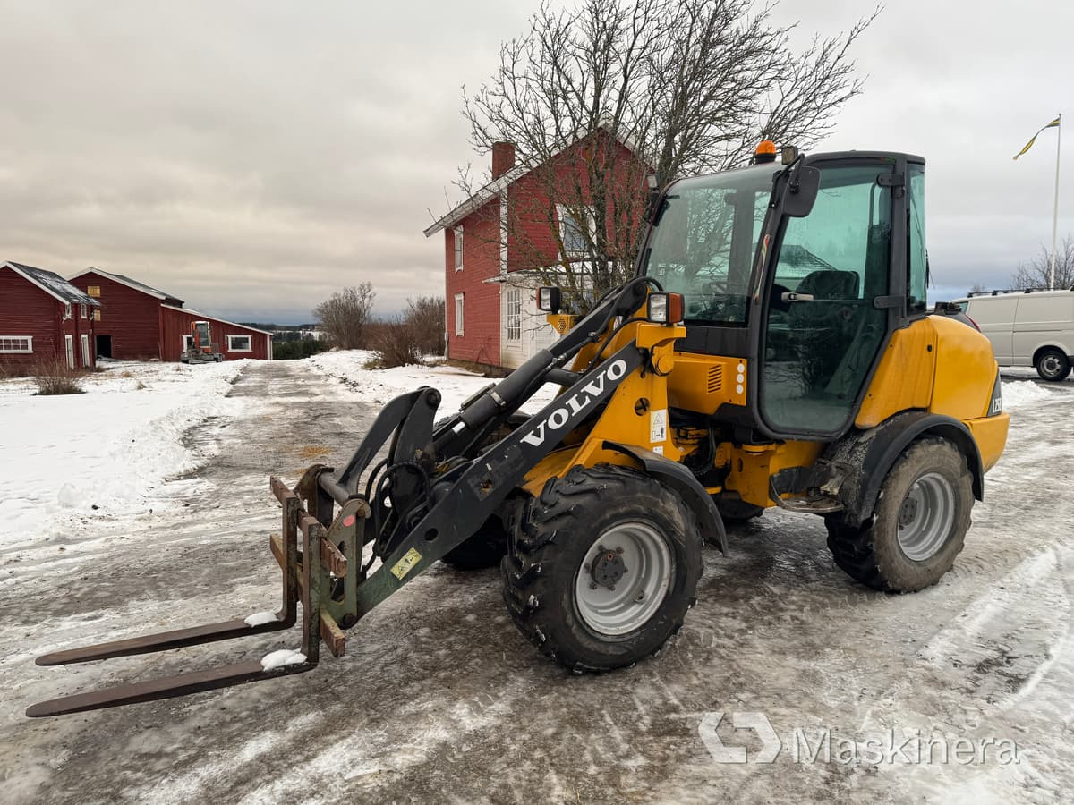Volvo L25BV-P Hjullastare Volvo L25B med tillbehör - Carregadeira de rodas: foto 1 Volvo L25BV-P Hjullastare Volvo L25B med tillbehör - Carregadeira de rodas: foto 1