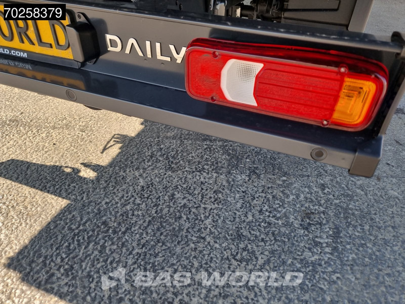 Iveco Daily 35C21 3.0L Black Edition Automaat 210PK 2025-Model Open laadbak Dubbellucht CarPlay ACC LED 3,5T Trekvermogen Euro6 Pritsche Pic - Furgão caixa aberta: foto 2 Iveco Daily 35C21 3.0L Black Edition Automaat 210PK 2025-Model Open laadbak Dubbellucht CarPlay ACC LED 3,5T Trekvermogen Euro6 Pritsche Pic - Furgão caixa aberta: foto 2