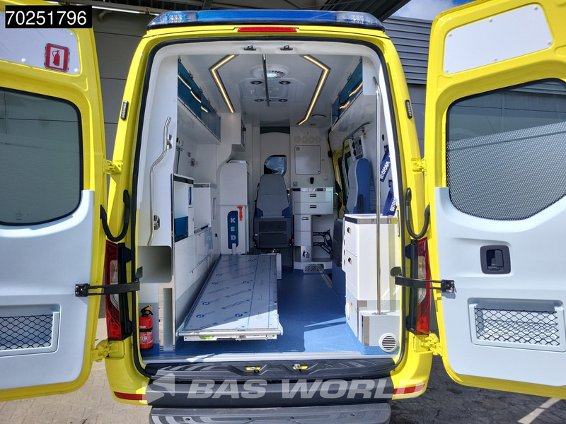 Mercedes-Benz Sprinter 319 CDI Automaat L2H2 New! Ambulance Ziekenwagen Rettungswagen Krankenwagen 10m3 Airco Cruise control - Ambulância: foto 3 Mercedes-Benz Sprinter 319 CDI Automaat L2H2 New! Ambulance Ziekenwagen Rettungswagen Krankenwagen 10m3 Airco Cruise control - Ambulância: foto 3