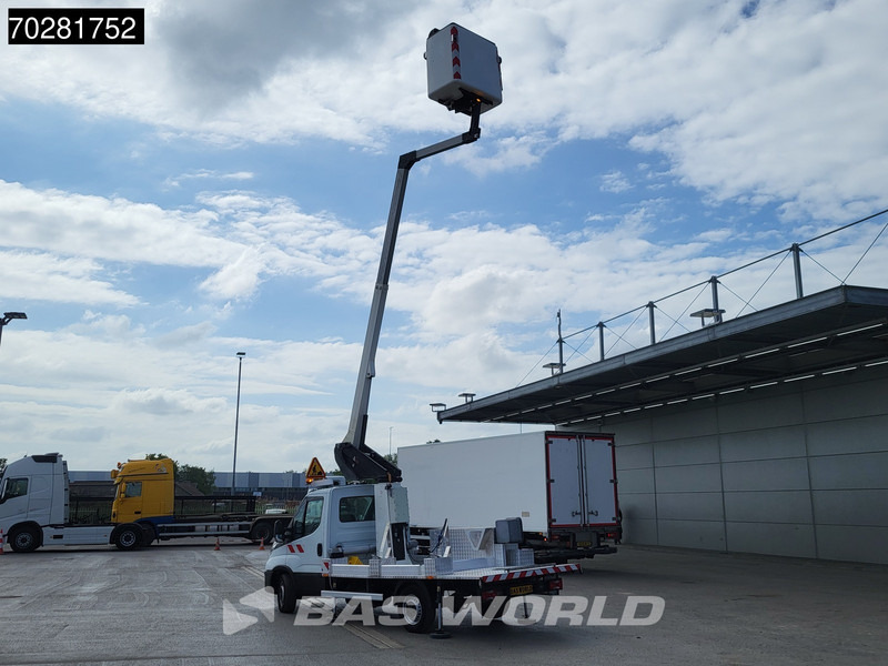 Iveco Daily 35S14 Hoogwerker 11meter Werkhoogte Klubb Navi Airco Cruise Camera Parkeersensoren Nacelle Arbeitsbühne 2Personen Airco Cruise c - Veículo comercial: foto 2 Iveco Daily 35S14 Hoogwerker 11meter Werkhoogte Klubb Navi Airco Cruise Camera Parkeersensoren Nacelle Arbeitsbühne 2Personen Airco Cruise c - Veículo comercial: foto 2