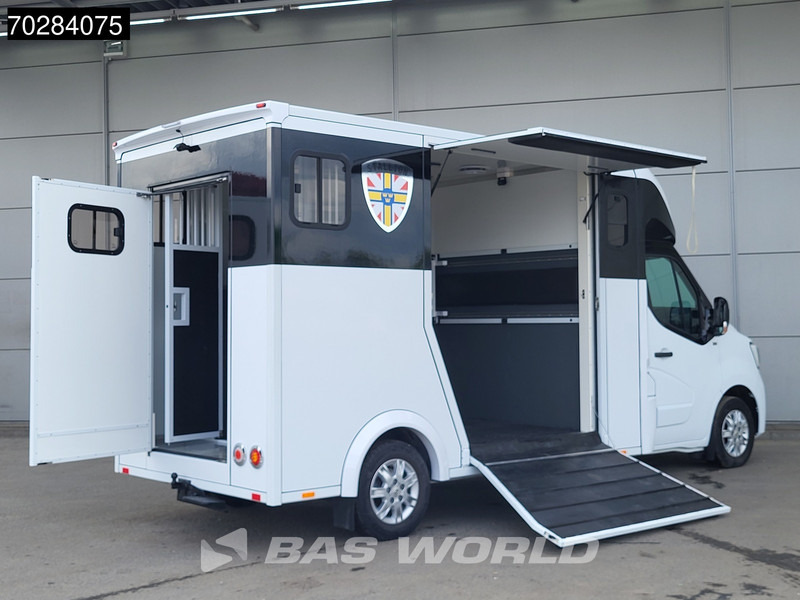 Renault Master 165PK Paardenwagen Hengstenuitvoering Navi LED Trekhaak Airco Cruise Camera Euro6 Horsetruck 15m3 Airco Trekhaak Cruise control - Veículo comercial: foto 3 Renault Master 165PK Paardenwagen Hengstenuitvoering Navi LED Trekhaak Airco Cruise Camera Euro6 Horsetruck 15m3 Airco Trekhaak Cruise control - Veículo comercial: foto 3
