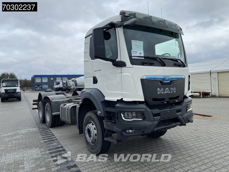 MAN TGS 33.400 6X4 NEW 6x4 chassis Big-Axle Manual Airco EURO 2 - Caminhão chassi: foto 3 MAN TGS 33.400 6X4 NEW 6x4 chassis Big-Axle Manual Airco EURO 2 - Caminhão chassi: foto 3