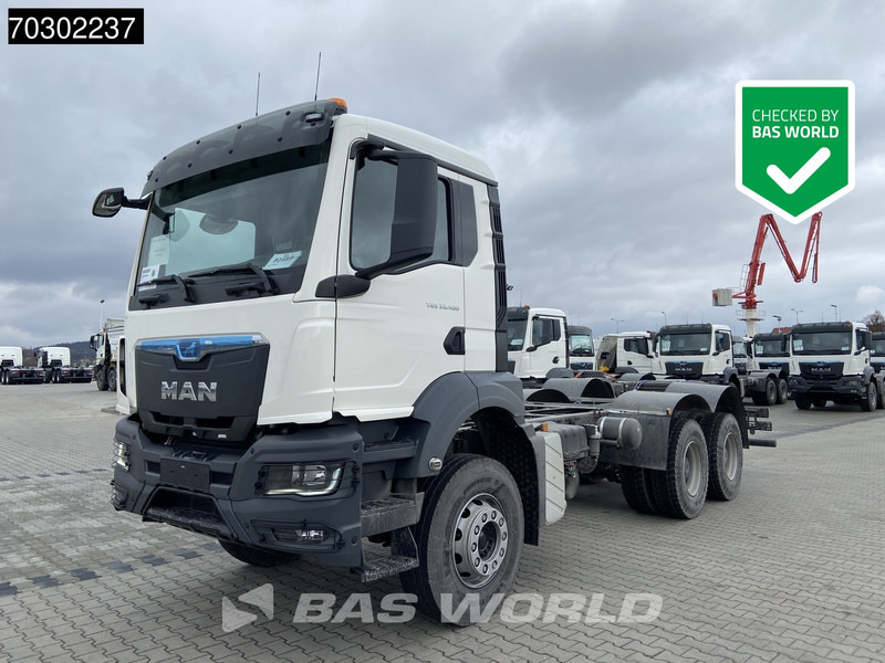 MAN TGS 33.400 6X4 NEW 6x4 chassis Big-Axle Manual Airco EURO 2 - Caminhão chassi: foto 1 MAN TGS 33.400 6X4 NEW 6x4 chassis Big-Axle Manual Airco EURO 2 - Caminhão chassi: foto 1