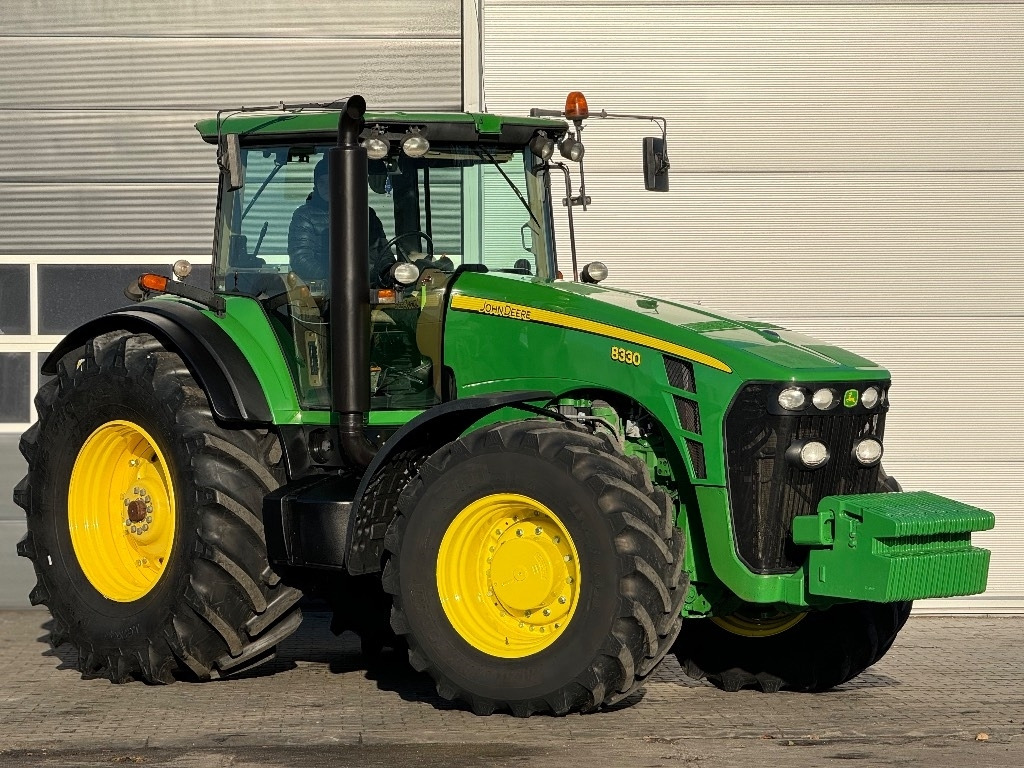 John Deere 8330 AutoPower - Trator: foto 1 John Deere 8330 AutoPower - Trator: foto 1