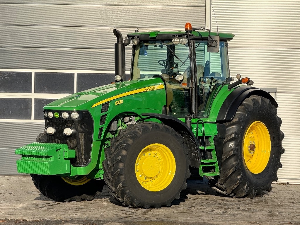 John Deere 8330 AutoPower - Trator: foto 2 John Deere 8330 AutoPower - Trator: foto 2