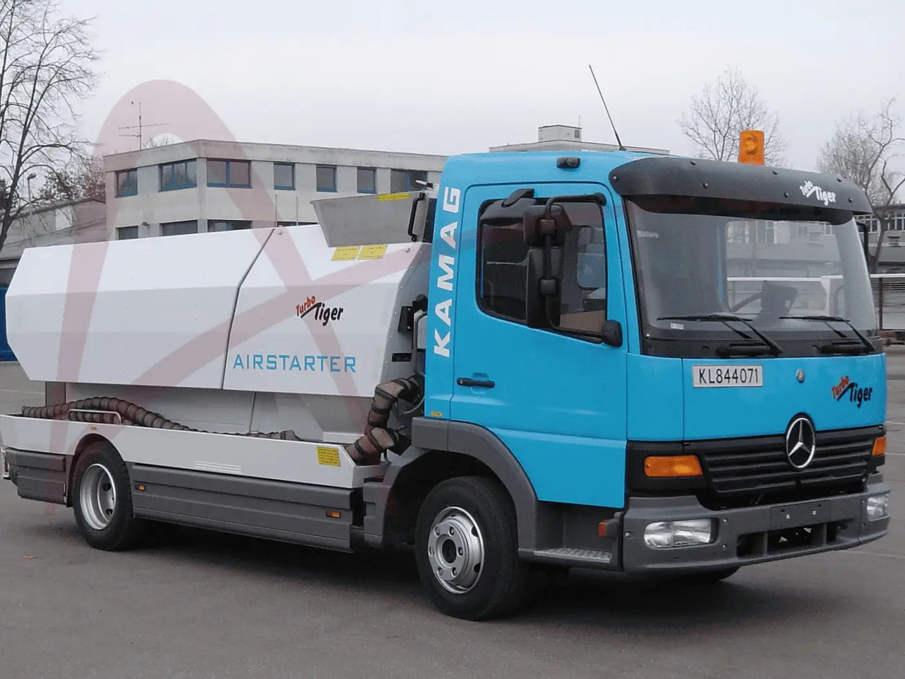 KAMAG TU-SP 850/400 - Equipamento aeroportuário: foto 2 KAMAG TU-SP 850/400 - Equipamento aeroportuário: foto 2