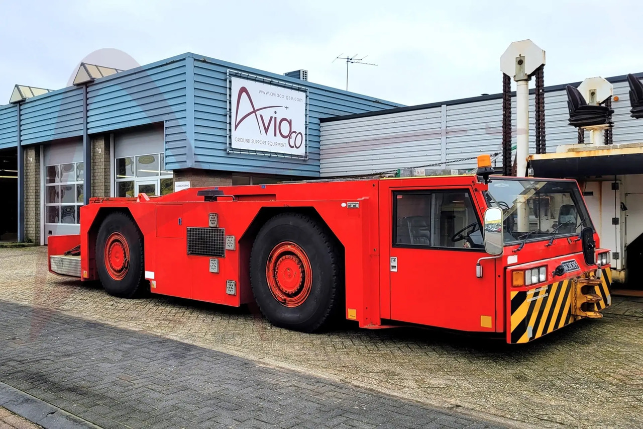 SCHOPF F396P - Trator de push-back: foto 1 SCHOPF F396P - Trator de push-back: foto 1