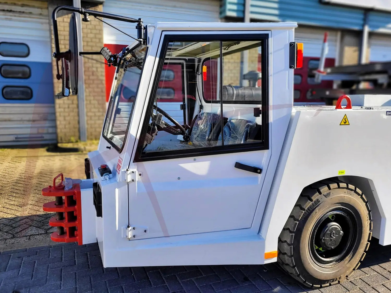 TLD TMX-100 - Trator de push-back: foto 3 TLD TMX-100 - Trator de push-back: foto 3