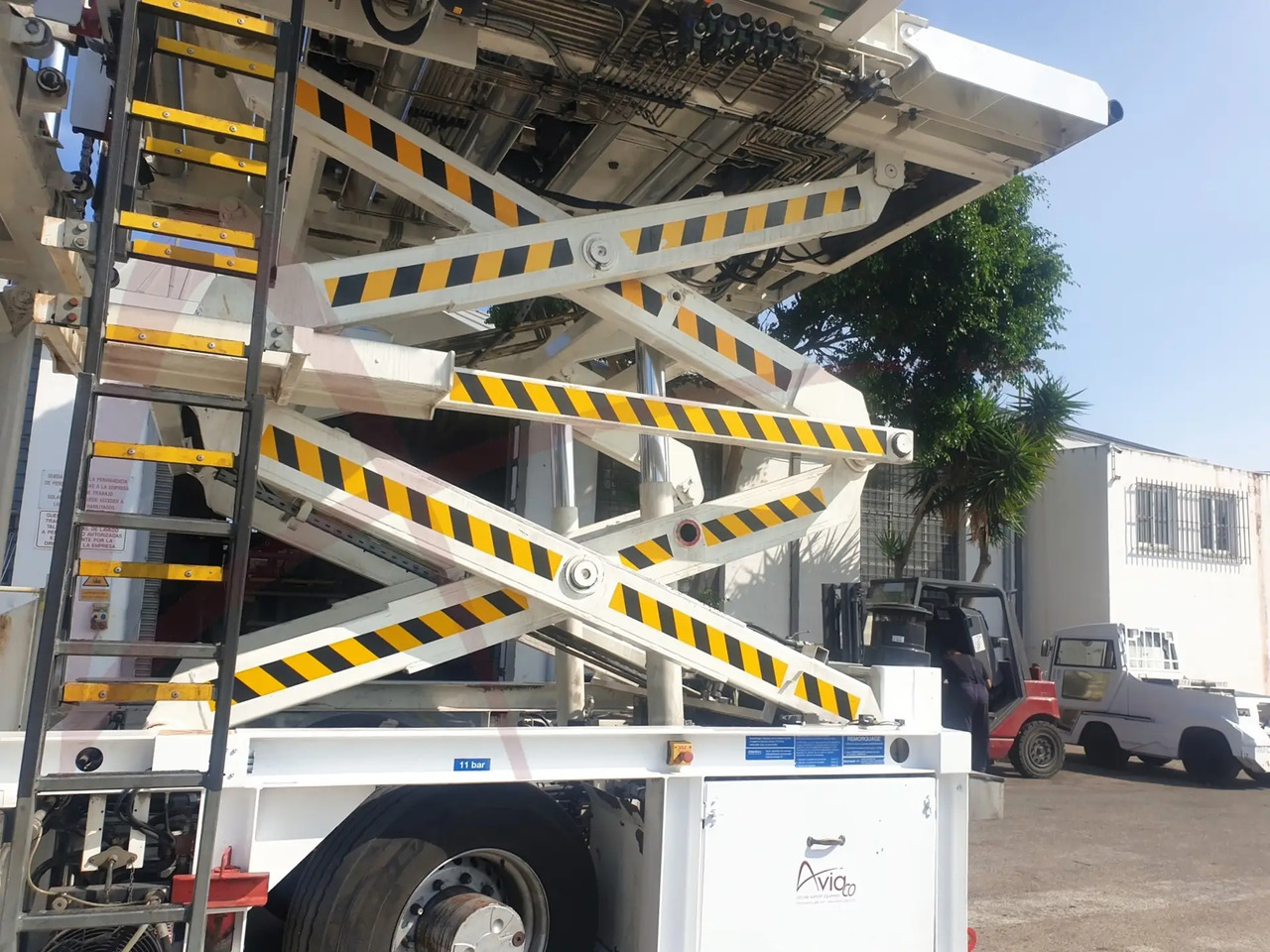 TREPEL CHAMP 140 - Elevador/ Carregador de contentores e paletes: foto 3 TREPEL CHAMP 140 - Elevador/ Carregador de contentores e paletes: foto 3