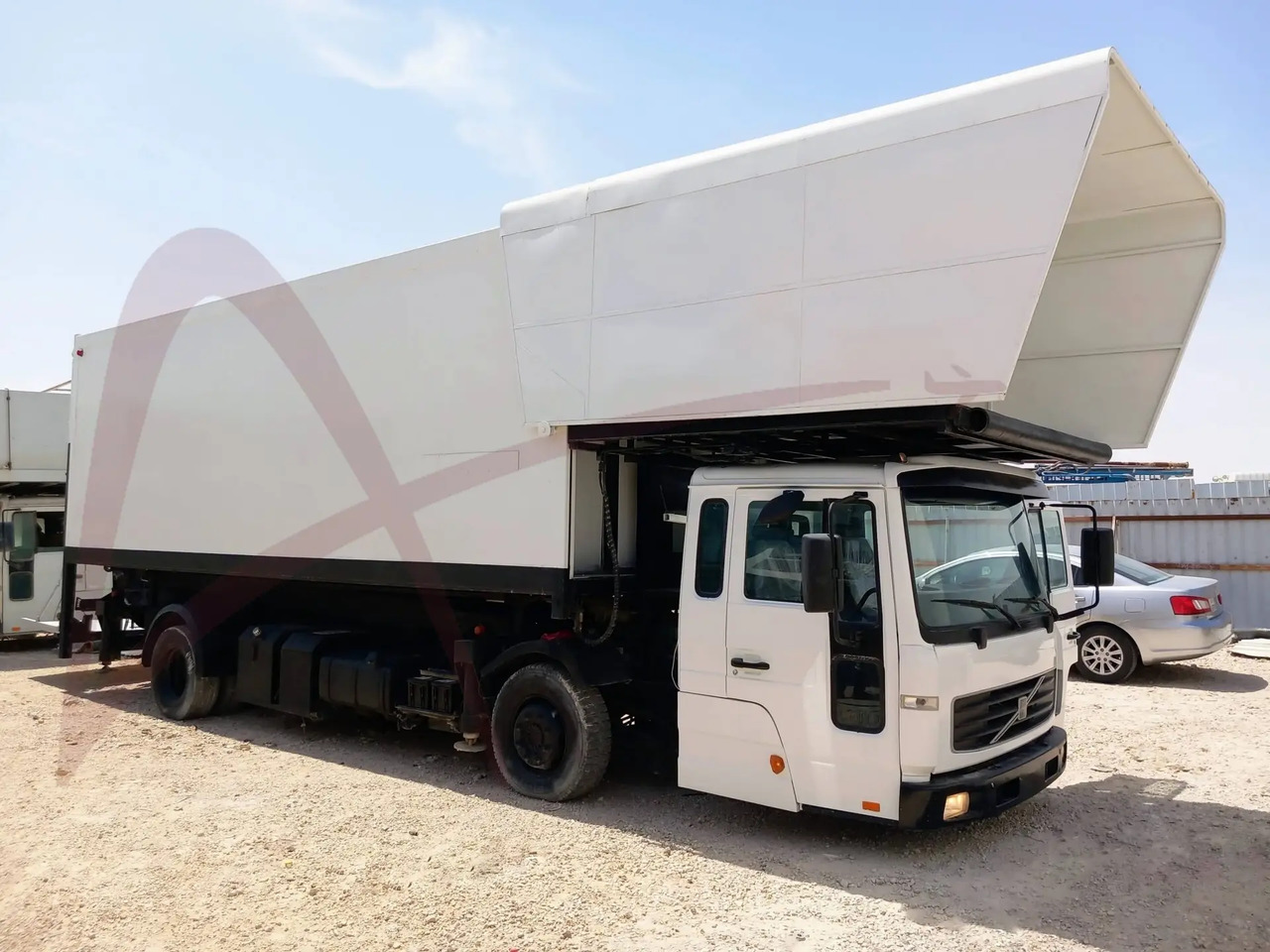 VOLVO AEROLIFT-B-VO/FL616H - Caminhão de catering: foto 1 VOLVO AEROLIFT-B-VO/FL616H - Caminhão de catering: foto 1