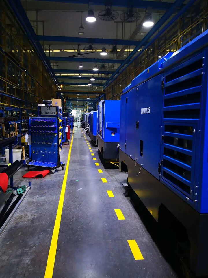 Liutech 310-25 1095CFM 25Bar Portable Screw Diesel - Compressor de ar: foto 2 Liutech 310-25 1095CFM 25Bar Portable Screw Diesel - Compressor de ar: foto 2