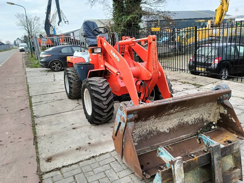 Kubota R 520 shovel wiellader loader lader met bak/vorken - Carregadeira de rodas: foto 4 Kubota R 520 shovel wiellader loader lader met bak/vorken - Carregadeira de rodas: foto 4
