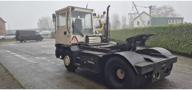 Terberg trt89 4x4 terminal trekker tractor port truck - Tractor de terminal: foto 5 Terberg trt89 4x4 terminal trekker tractor port truck - Tractor de terminal: foto 5