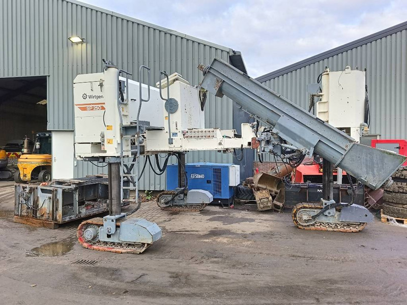 Wirtgen SP 250 500 beton bekisting machine sleep - Acabadora: foto 1 Wirtgen SP 250 500 beton bekisting machine sleep - Acabadora: foto 1