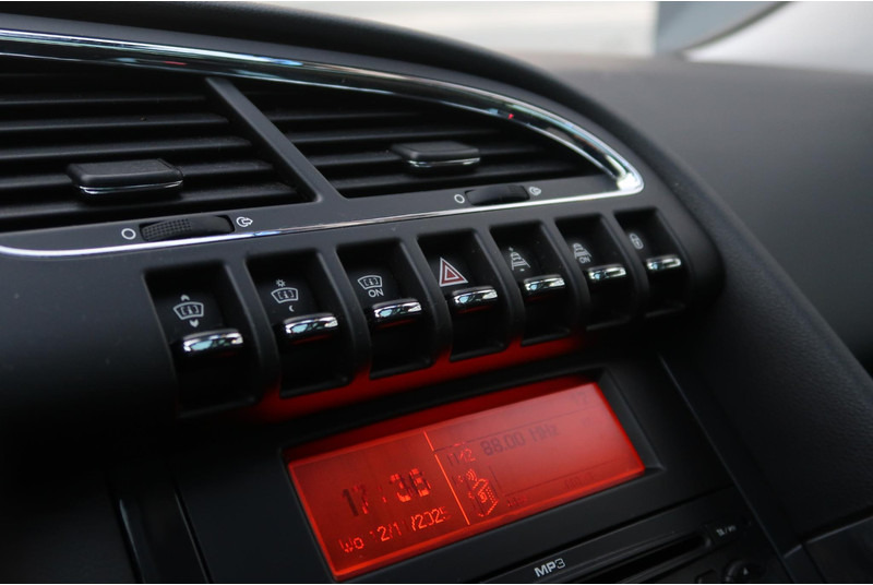 Peugeot 3008 1.6 VTi Première CRUISE/ PANO/ CLIMA/ HEAD-UP/ ETC. - Automóvel: foto 5 Peugeot 3008 1.6 VTi Première CRUISE/ PANO/ CLIMA/ HEAD-UP/ ETC. - Automóvel: foto 5