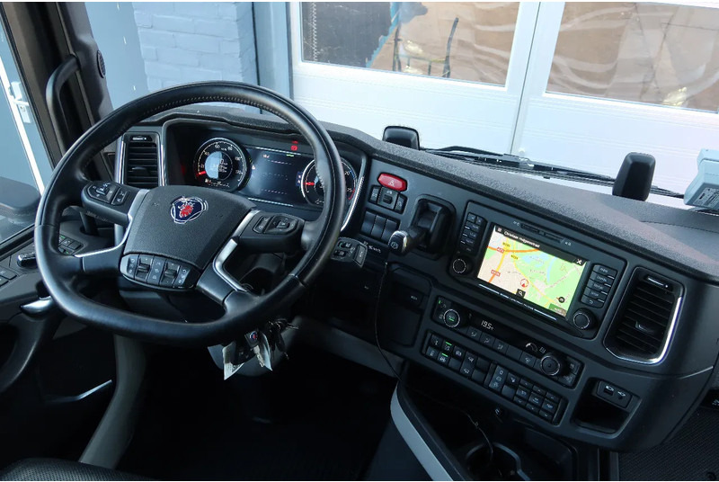 Fotografia de interior 2: Tractor Scania 540S NGS FULL AIR/ RETARDER/ ALCOA/ LEATHER/ 2X TANK/ PARK AIRCO