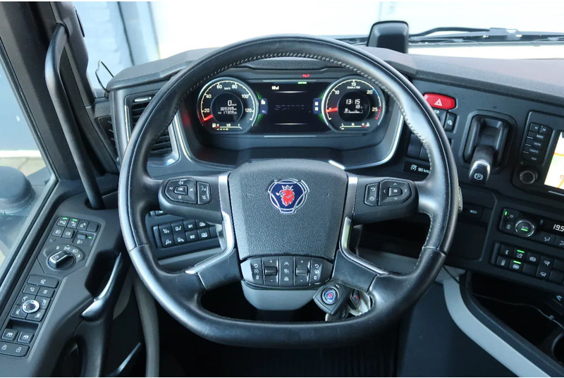 Fotografia de interior 3: Tractor Scania 540S NGS FULL AIR/ RETARDER/ ALCOA/ LEATHER/ 2X TANK/ PARK AIRCO