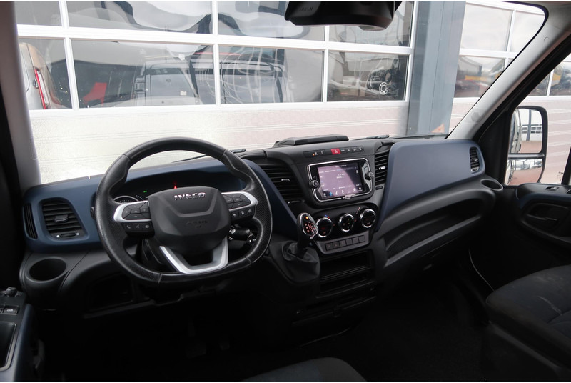 Iveco Daily 35C18H 3.0 DC AUT/ CAMERA/ LED/ CRUISE/ CLIMA/ TREKHAAK - Veículo comercial, Carrinha cabine dupla: foto 2 Iveco Daily 35C18H 3.0 DC AUT/ CAMERA/ LED/ CRUISE/ CLIMA/ TREKHAAK - Veículo comercial, Carrinha cabine dupla: foto 2