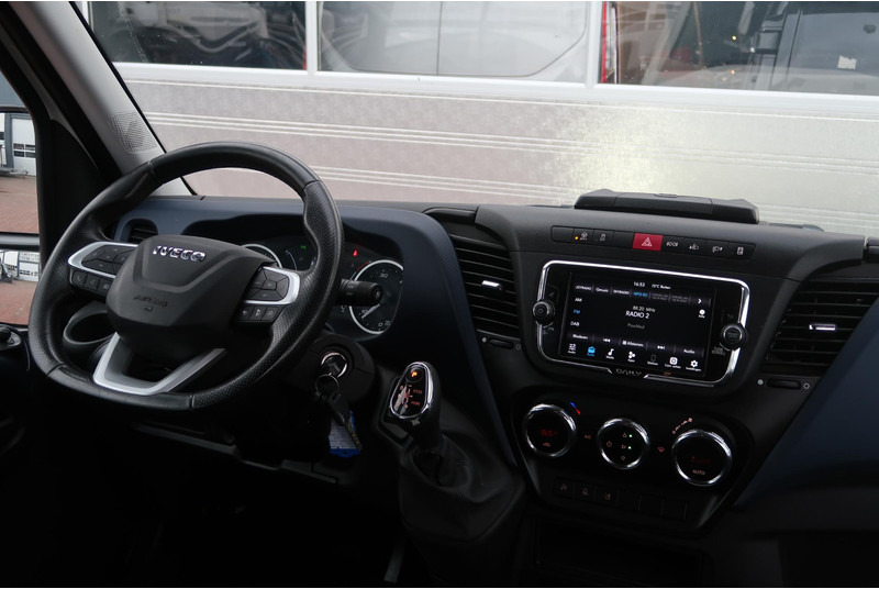 Iveco Daily 35C18H 3.0 DC AUT/ CAMERA/ LED/ CRUISE/ CLIMA/ TREKHAAK - Veículo comercial, Carrinha cabine dupla: foto 5 Iveco Daily 35C18H 3.0 DC AUT/ CAMERA/ LED/ CRUISE/ CLIMA/ TREKHAAK - Veículo comercial, Carrinha cabine dupla: foto 5
