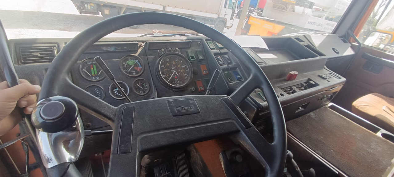 VOLVO F10 - Caminhão: foto 5 VOLVO F10 - Caminhão: foto 5