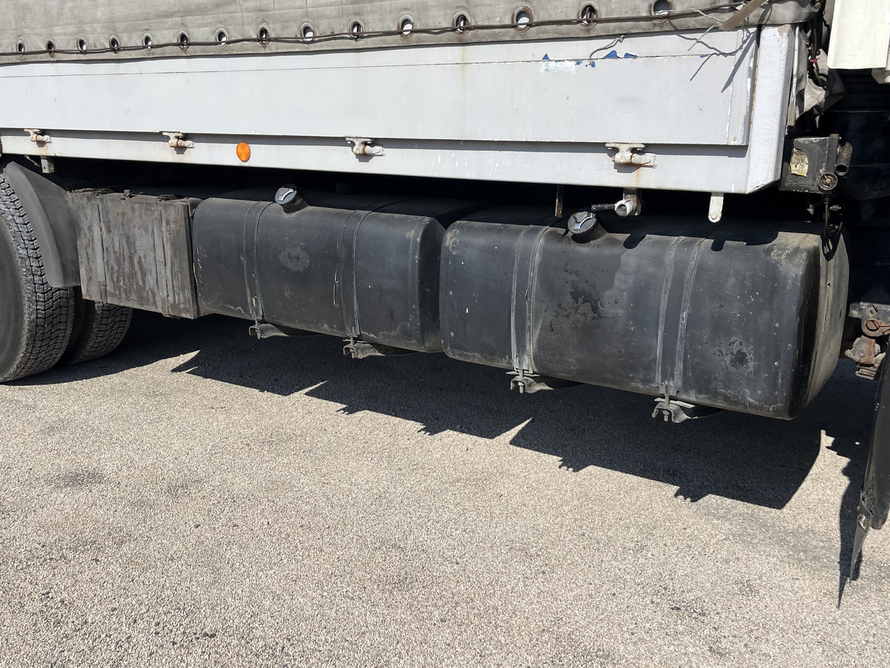 VOLVO F10 - Caminhão: foto 3 VOLVO F10 - Caminhão: foto 3