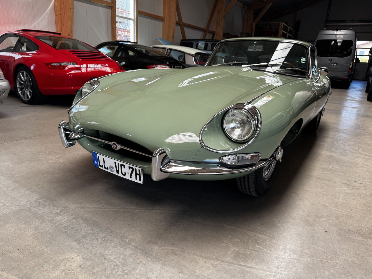 Jaguar E-Type 4.2 Litre Serie 1.5 FHC - Automóvel: foto 2 Jaguar E-Type 4.2 Litre Serie 1.5 FHC - Automóvel: foto 2